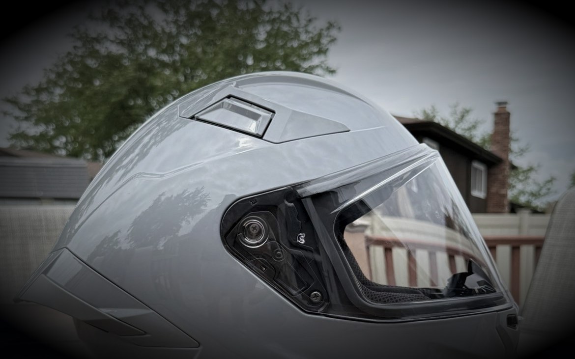 GLU Moto full-face helmet